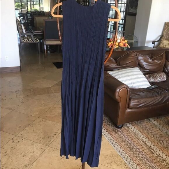 No Wrinkle Navy Blue Dress - Picture 4 of 12